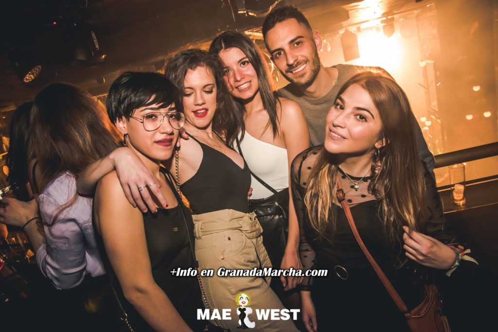 Reservado con chicas en Mae West Granada